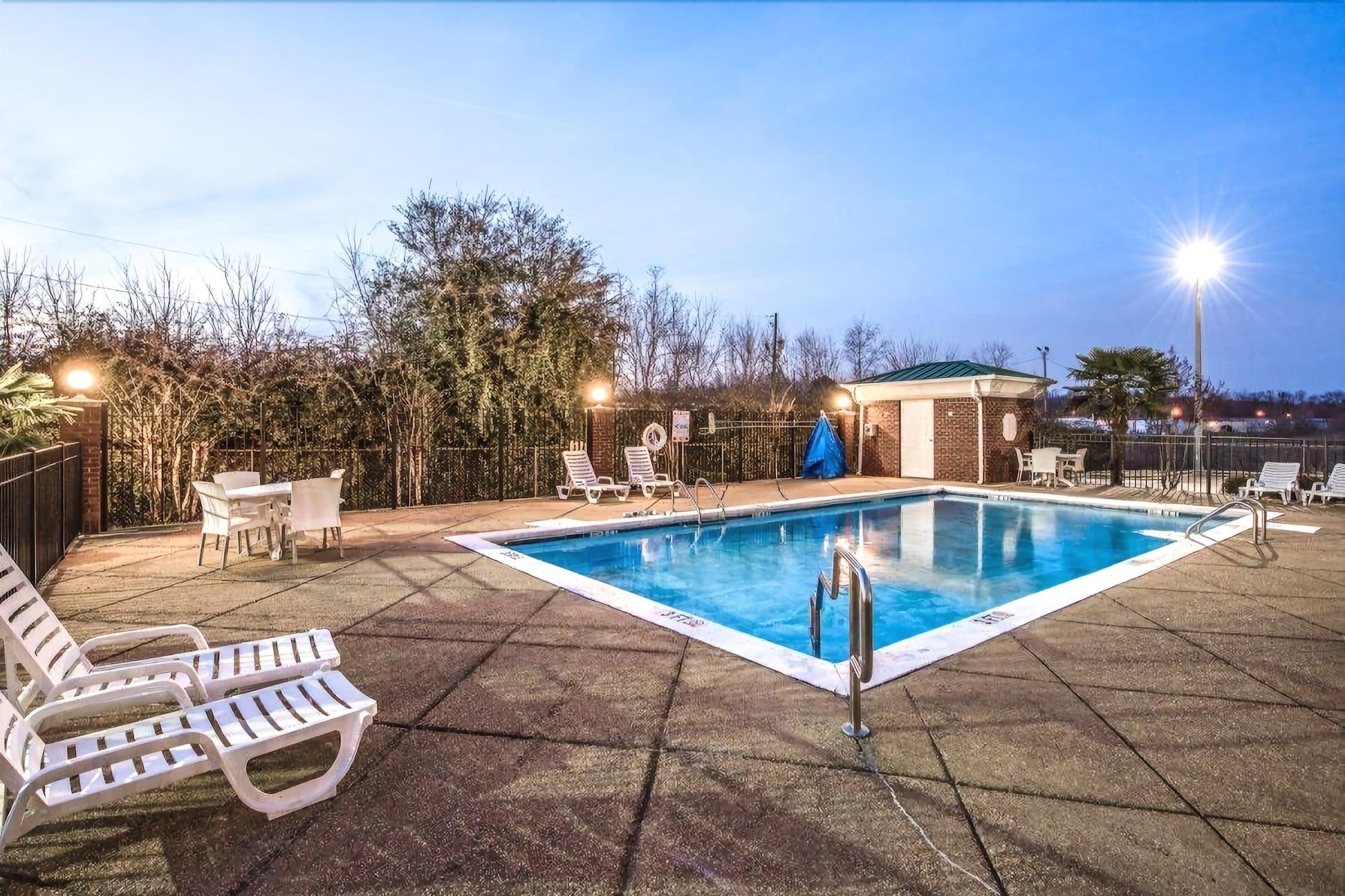 Baymont By Wyndham Montgomery South Esterno foto