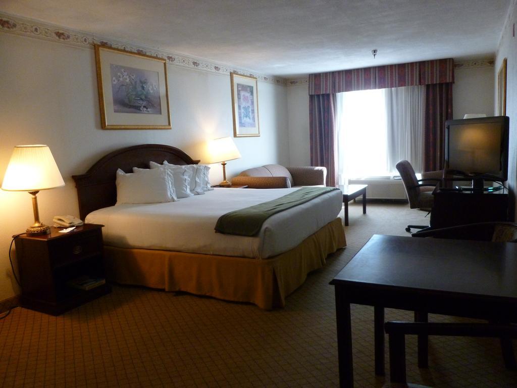 Baymont By Wyndham Montgomery South Esterno foto