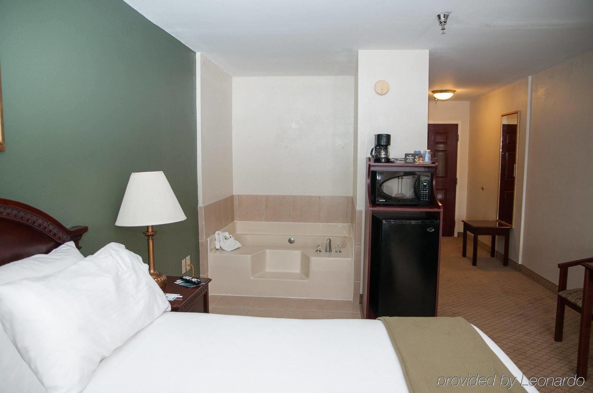 Baymont By Wyndham Montgomery South Esterno foto